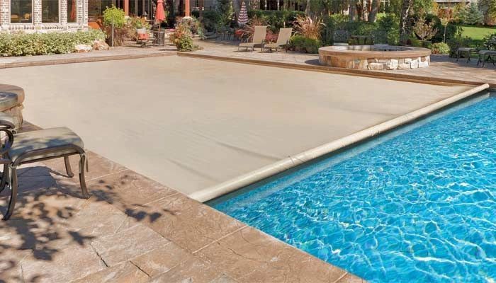 Automatic pool cover rolling over an in-ground vinyl pool