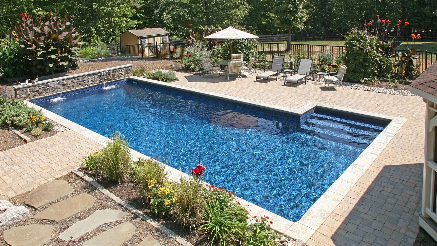 In-ground vinyl pool with a fresh custom-fit liner installed by Aqua Splash