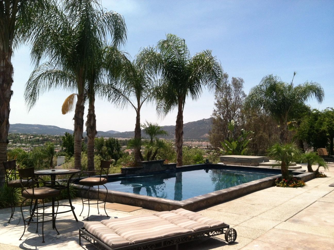 Reflection Vinyl Liner Pool project by Aqua Splash, Inc.