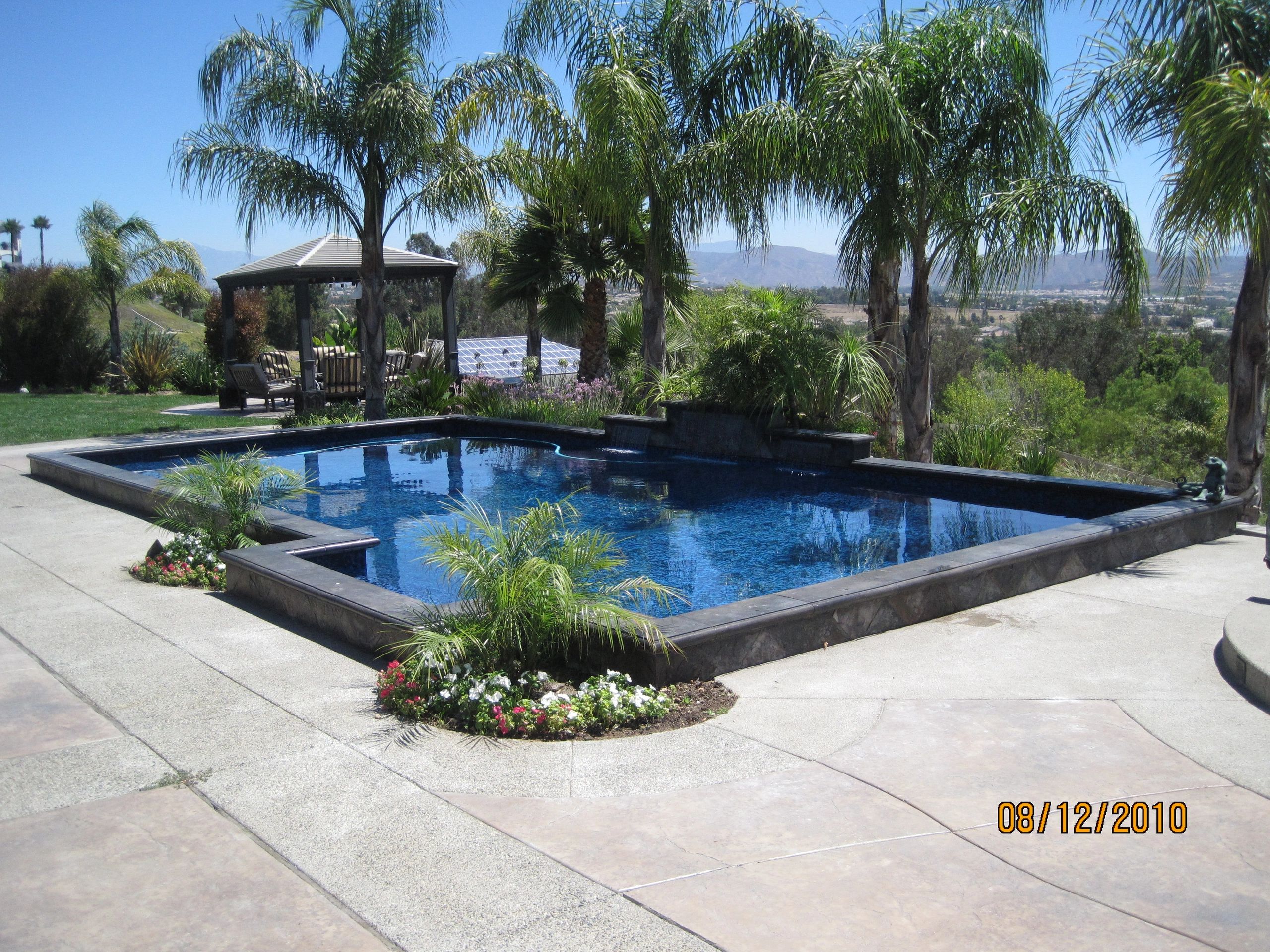 Reflection Vinyl Liner Pool project by Aqua Splash, Inc.