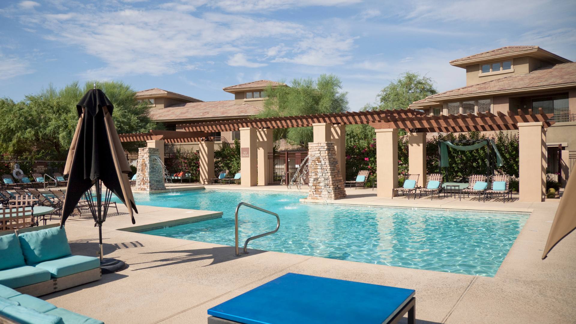 Well-maintained vinyl pool with no water loss