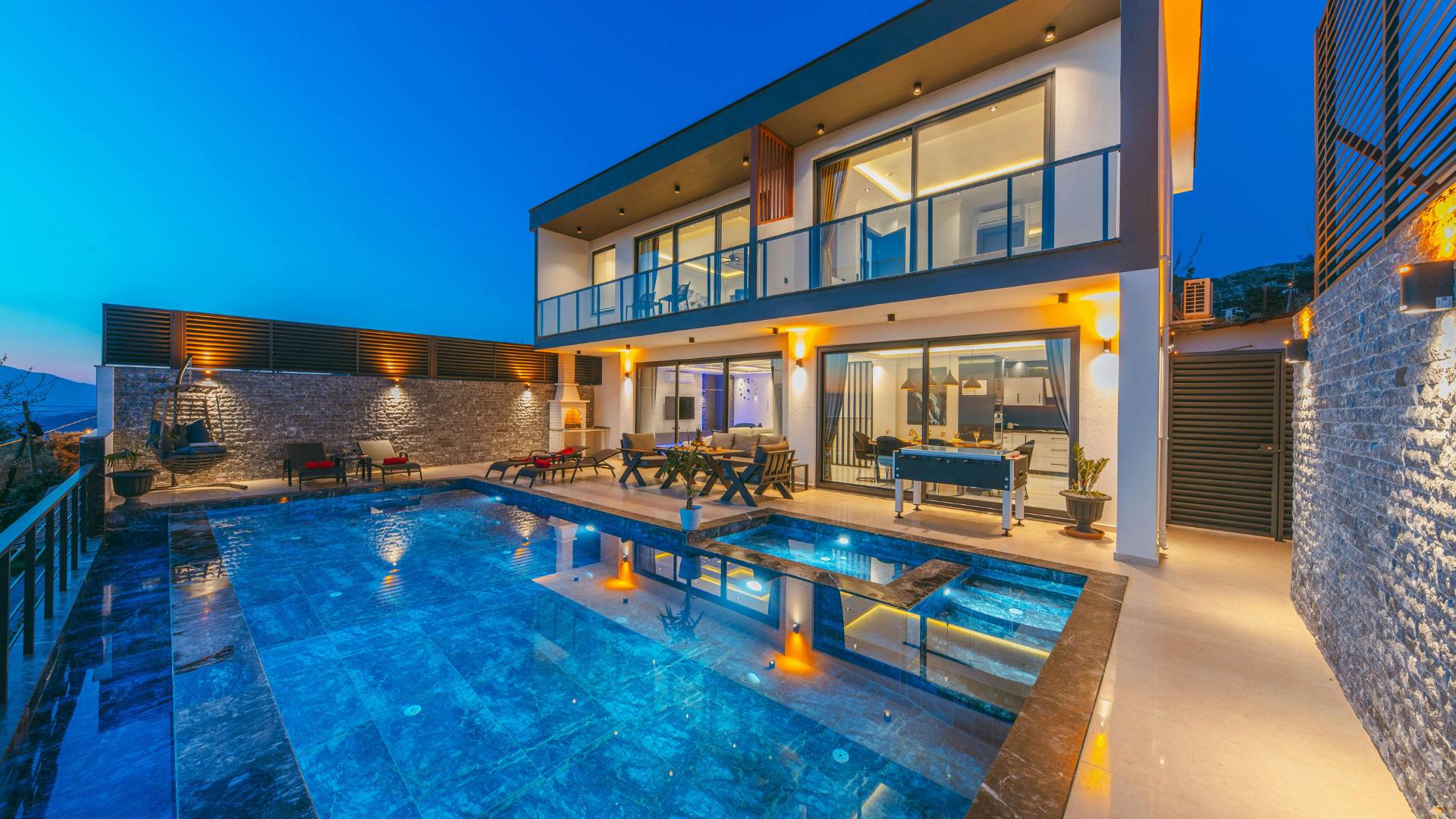 Vinyl pool liner pattern options for Southern California pools